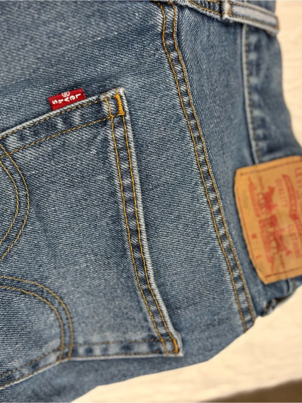Levi's Men's Medium Blue Relaxed Straight Jeans